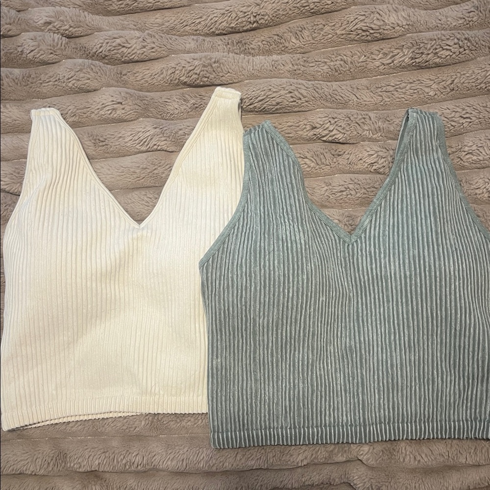 Bundle! Never worn ✨ sports tanks with built in bra
